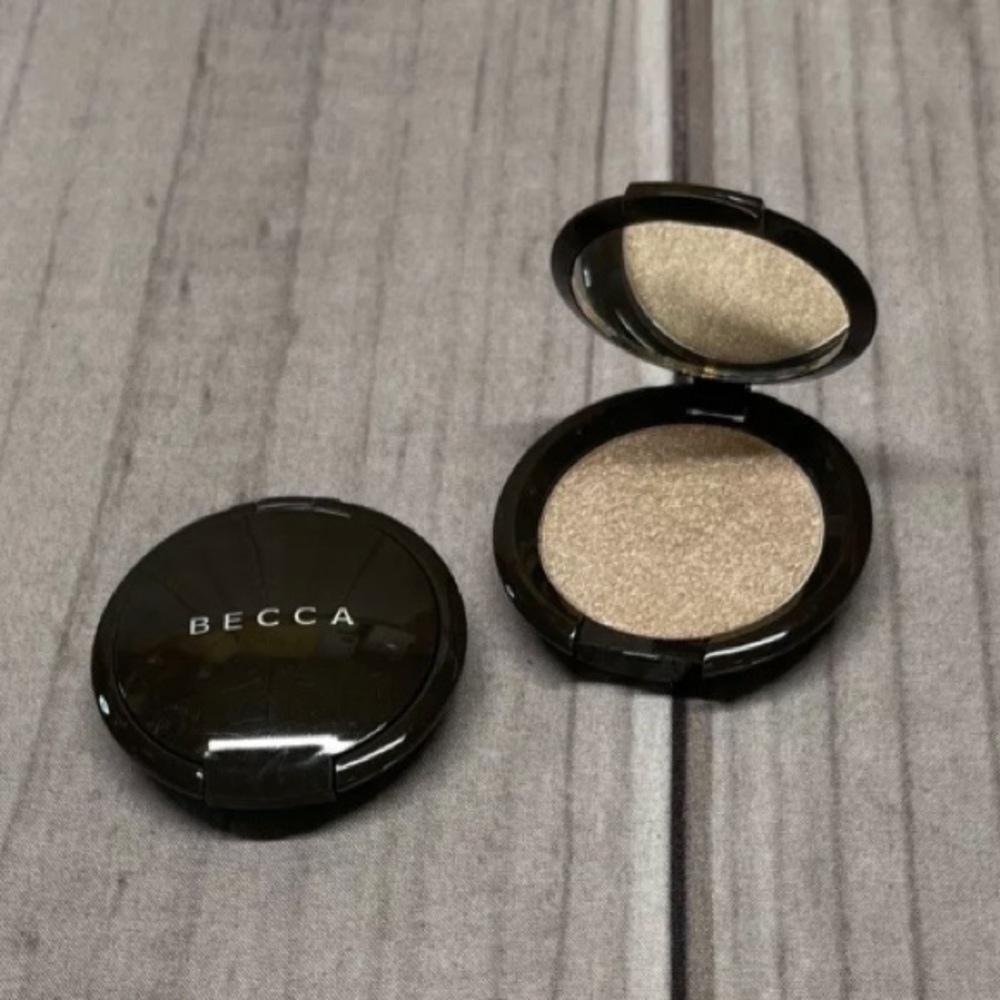 Becca Shimmering Skin Perfector Pressed Powder Opal 2.4 g (0.08 oz) Each